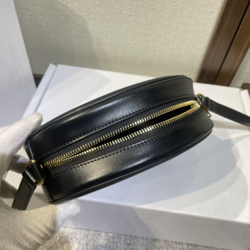 Ce1i*e triomphe bags